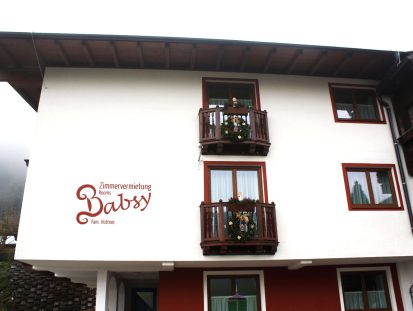 Haus Babsy in Zell am See mit Balkon, ideal für Urlaub in den Bergen und Erholung.