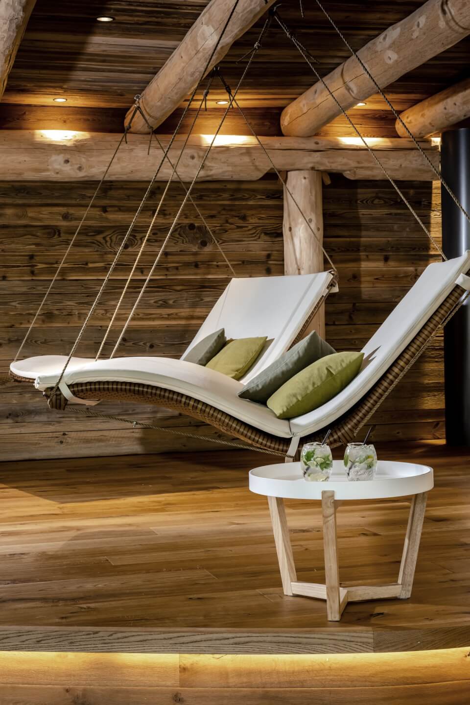 Hängeliegen mit Kissen im Wellnesshotel im Salzburger Land zur entspannten Auszeit
