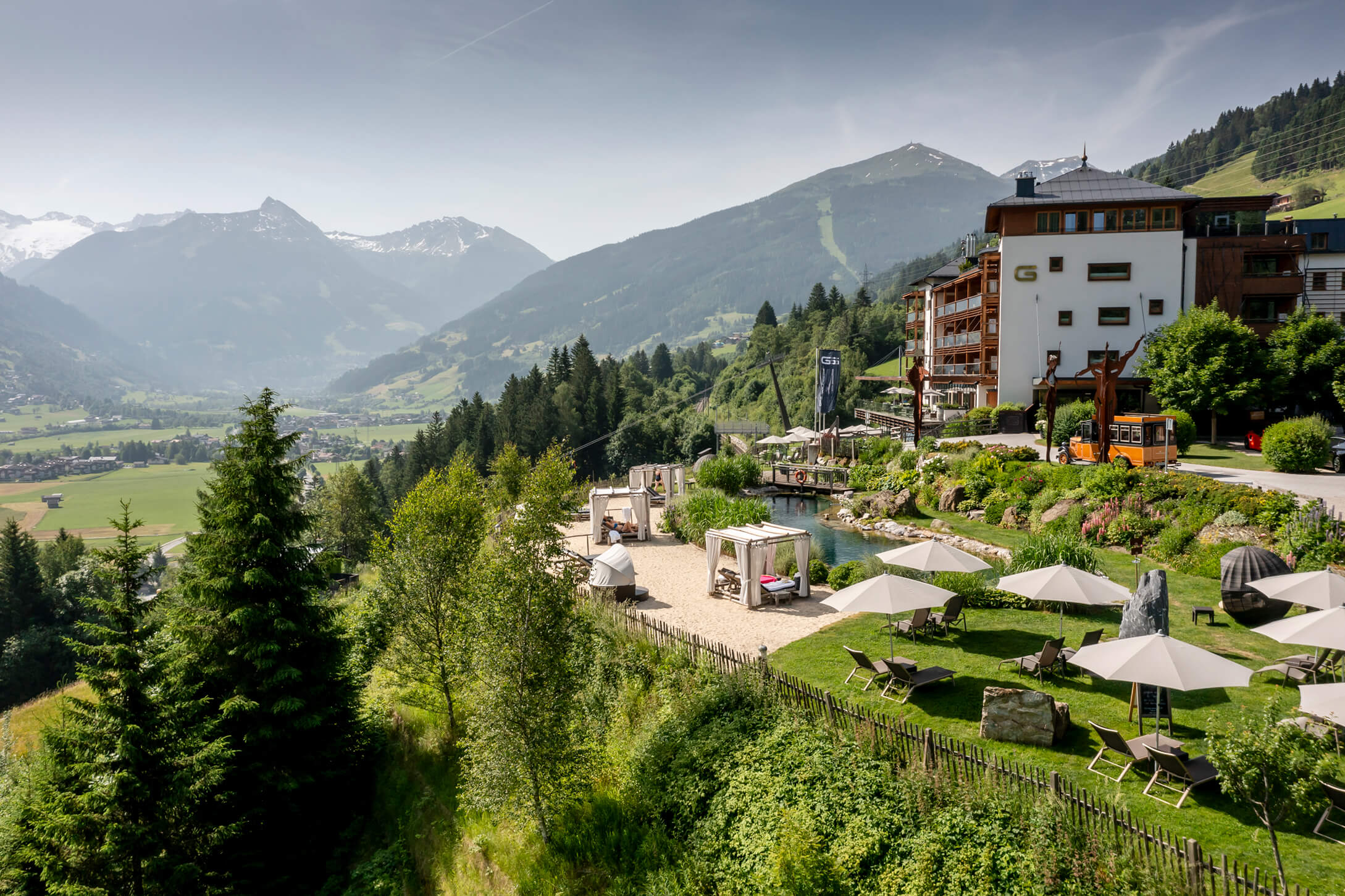 Designhotel DAS.GOLDBERG mit Naturbadesee und Bergpanorama im Salzburger Land