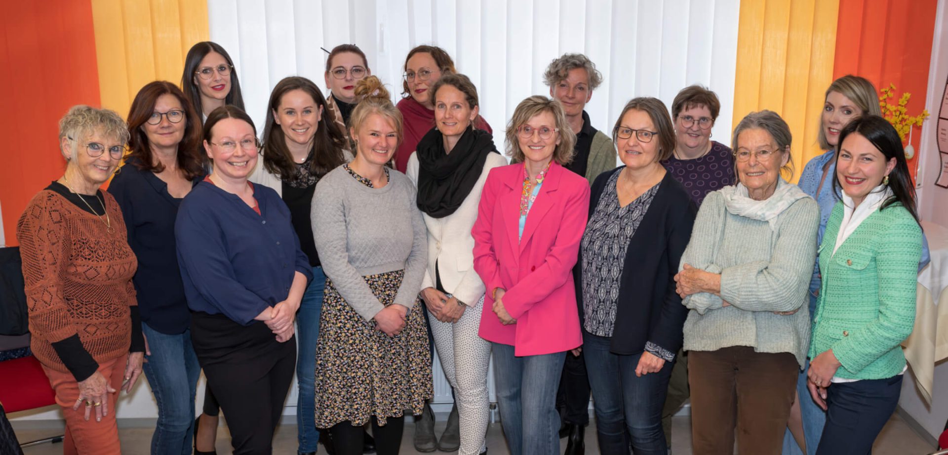 Gruppenfoto von Frauen des Lungauer Frauennetzwerks bei einer Veranstaltung in Tamsweg
