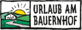 Logo für Urlaub am Bauernhof mit Sonne, Landschaft und einem Bauernhaus.