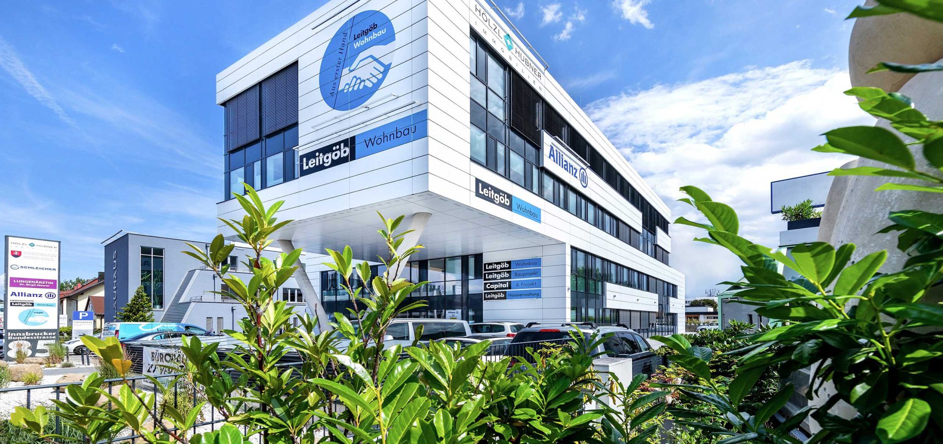 Modernes Bürogebäude der Firmengruppe Leitgöb Wohnbau am Standort Salzburg